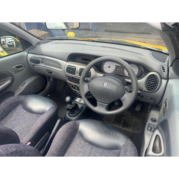 Renault Megane - 2.0 ide 16v Dynamique 2dr