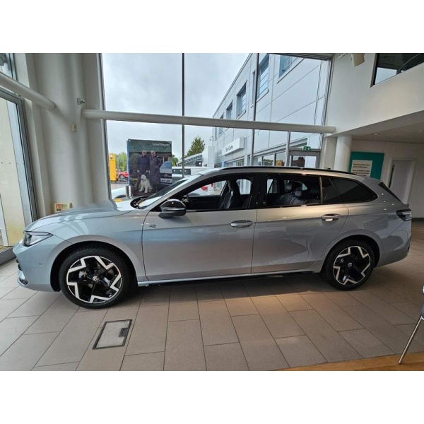 Volkswagen Passat - 1.5 eTSI MHEV R-Line DSG Euro 6 (s/s) 5dr