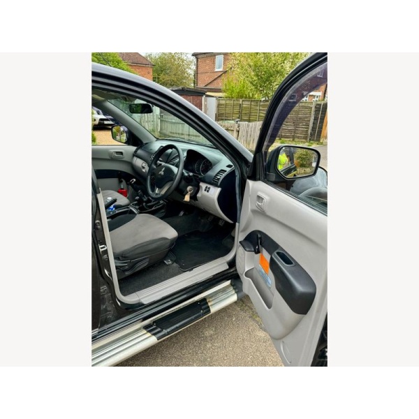 Mitsubishi L200 - 2.5 DI-D Barbarian Pickup Double Cab 4dr Diesel Manual 4WD Euro 5 (LB) (175 ps)