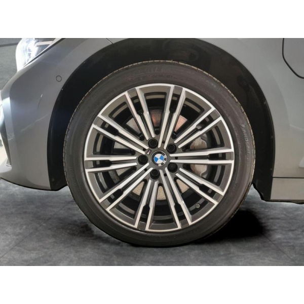 BMW 3 Series - 2.0 330e 12kWh M Sport Plug-in (292 ps) - BLUETOOTH - ADAPTIVE LED LIGHTS 4dr