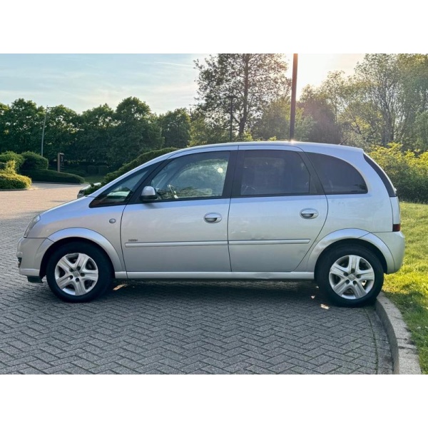 Vauxhall Meriva - 1.8i 16v Design 5dr (a/c)
