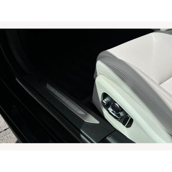 Jaguar XF - 2.0 D200 R-Dynamic HSE Black 4dr Auto