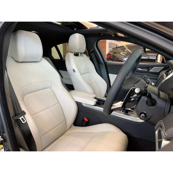 Jaguar XE - 2.0 P300i Sport Auto AWD Euro 6 (s/s) 4dr