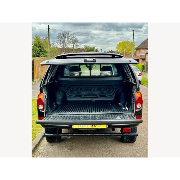 Mitsubishi L200 - 2.5 DI-D Barbarian Pickup Double Cab 4dr Diesel Manual 4WD Euro 5 (LB) (175 ps)