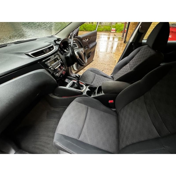 Nissan Qashqai - 1.2 DIG-T Acenta 2WD Euro 5 (s/s) 5dr