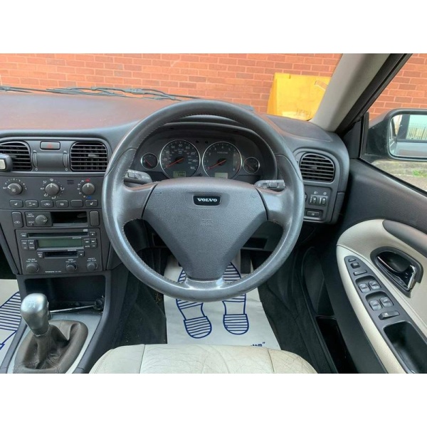 Volvo V40 - 1.9 Sport Lux 5dr
