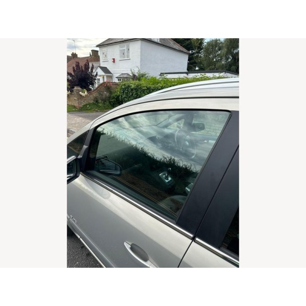 Vauxhall Zafira - 1.8 16V Elite MPV 5dr Petrol Easytronic Euro 4 (140 ps)