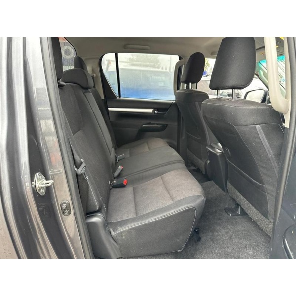 Toyota Hilux - D-4D Invincible Pickup 2.4 Manual Diesel