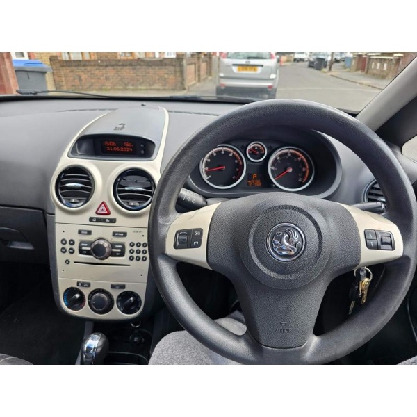 Vauxhall Corsa - 1.4i 16v Club Hatchback 5dr Petrol Automatic (166 g/km, 89 bhp)