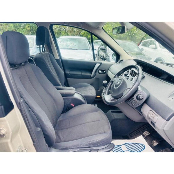 Renault Scenic - 1.6 VVT Dynamique 5dr