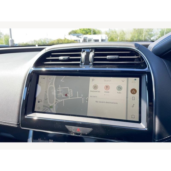 Jaguar XE - 2.0 D200 R-Dynamic SE Black 4dr Auto