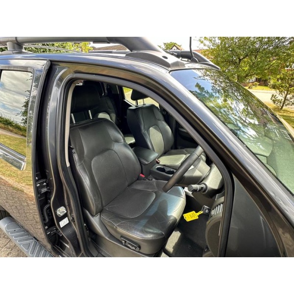 Nissan Navara - 2.5 dCi Tekna Auto 4WD Euro 5 4dr