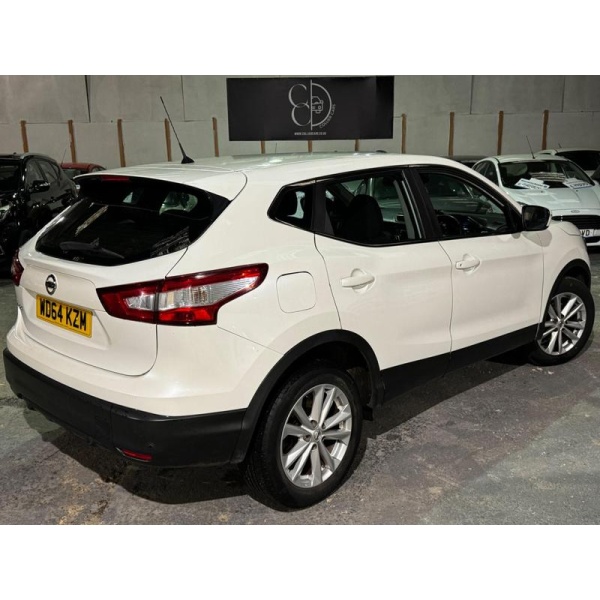 Nissan Qashqai - 1.2 DIG-T Acenta 2WD Euro 5 (s/s) 5dr