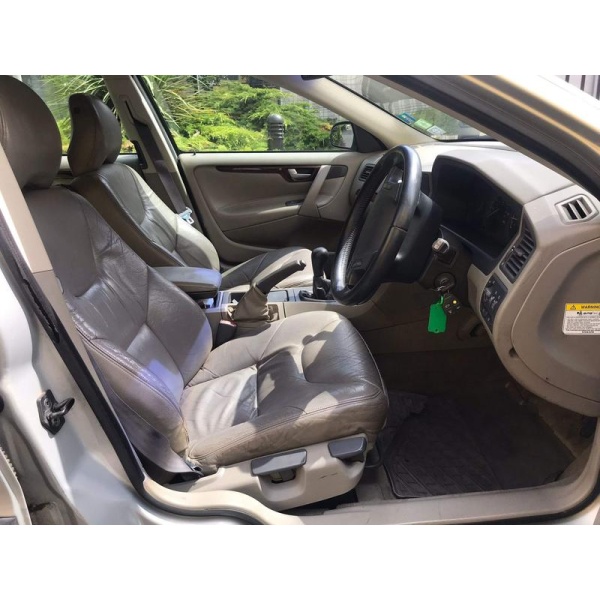 Volvo V70 - 2.4 Estate 5dr Petrol Manual (205 g/km, 140 bhp)