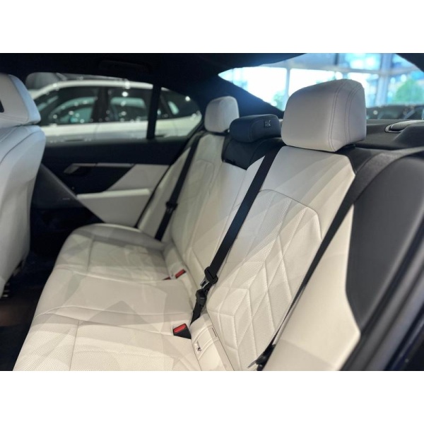 BMW 5 Series - 2.0 530e 22.1kWh M Sport Steptronic Euro 6 (s/s) 4dr
