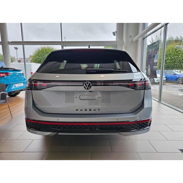 Volkswagen Passat - 1.5 eTSI MHEV R-Line DSG Euro 6 (s/s) 5dr