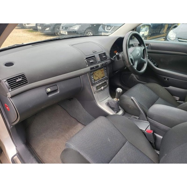 Toyota Avensis - 1.8 VVT-i TR 4dr