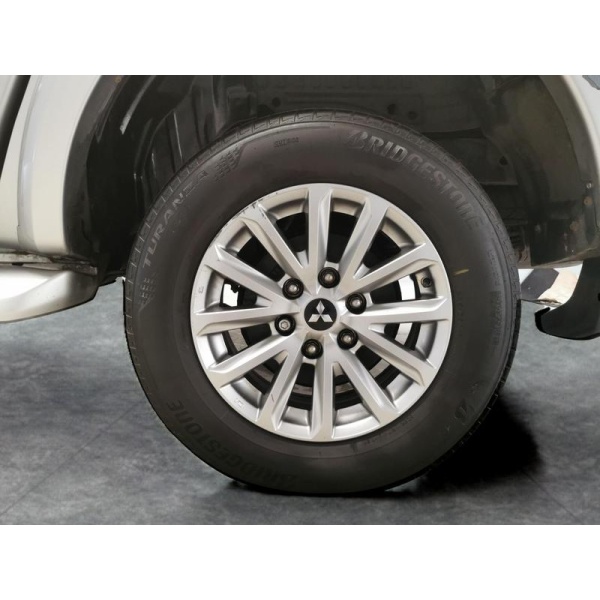 Mitsubishi L200 - 2.4 DI-D DC Warrior Pickup Double Cab 4WD (178 ps) - HEATED LEATHER