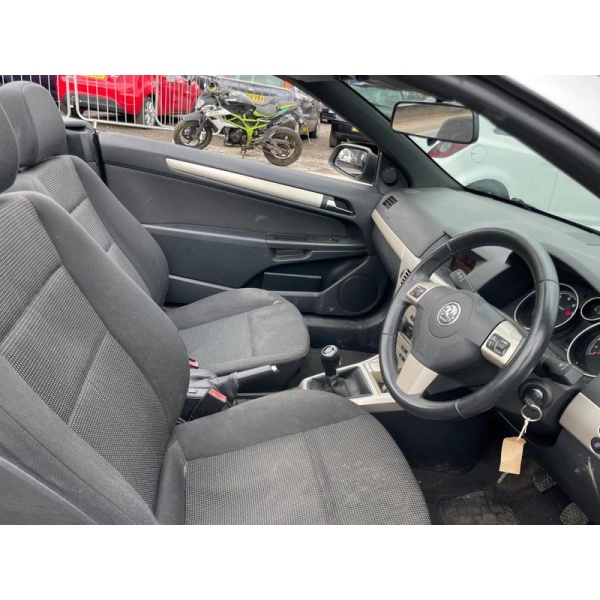 Vauxhall Astra - 1.8i Sport Twin Top 2dr