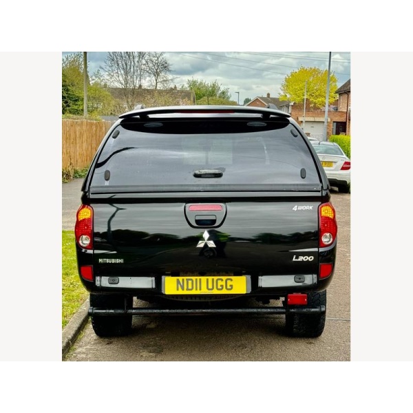 Mitsubishi L200 - 2.5 DI-D Barbarian Pickup Double Cab 4dr Diesel Manual 4WD Euro 5 (LB) (175 ps)