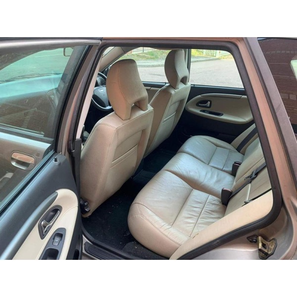 Volvo V40 - 1.9 Sport Lux 5dr