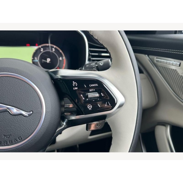 Jaguar XF - 2.0 D200 R-Dynamic HSE Black 4dr Auto
