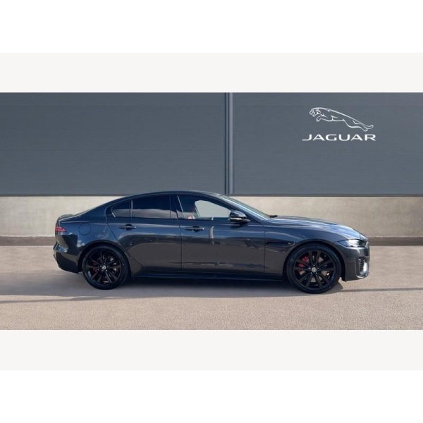 Jaguar XE - 2.0 P250 R-Dynamic HSE Black 4dr