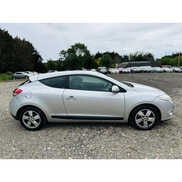 Renault Megane - 1.6 16V Dynamique TomTom Euro 5 3dr