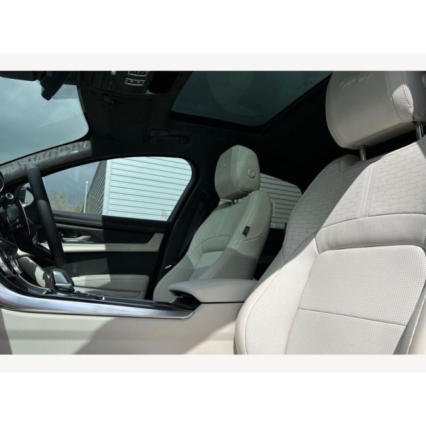 Jaguar XF - 2.0 D200 R-Dynamic HSE Black 4dr Auto