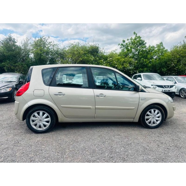 Renault Scenic - 1.6 VVT Dynamique 5dr