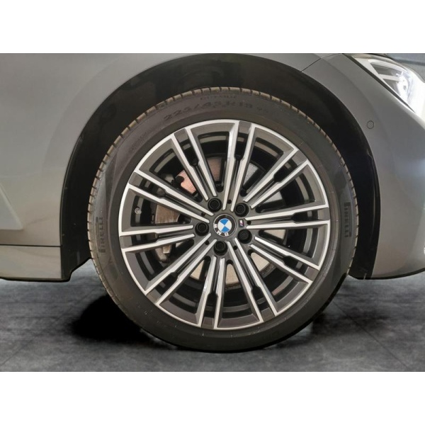 BMW 3 Series - 2.0 330e 12kWh M Sport Plug-in (292 ps) - BLUETOOTH - ADAPTIVE LED LIGHTS 4dr