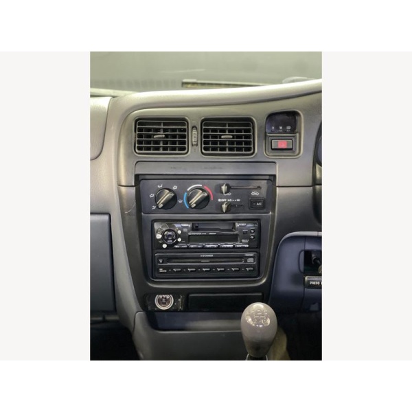 Toyota Hilux - 2.5 Invincible 4dr