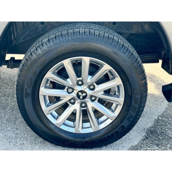 Mitsubishi L200 - 2.4 DI-D 4WD BARBARIAN DCB 178 BHP NO VAT NO VAT !!!!!!