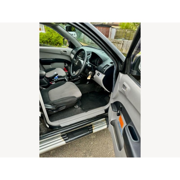 Mitsubishi L200 - 2.5 DI-D Barbarian Pickup Double Cab 4dr Diesel Manual 4WD Euro 5 (LB) (175 ps)