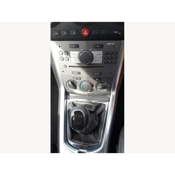 Vauxhall Antara - 2.2 CDTi Exclusiv 4WD Euro 5 (s/s) 5dr