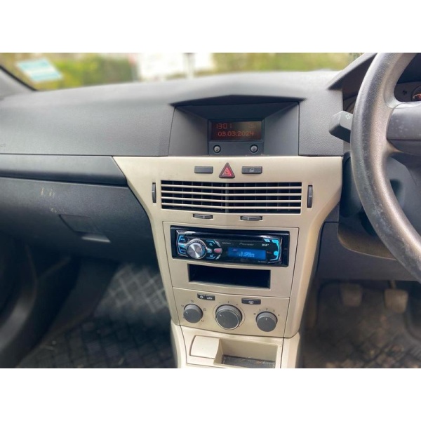 Vauxhall Astra - 1.7 CDTi ecoFLEX Life Estate 5dr Diesel Manual (a/c) (119 g/km, 108 bhp)