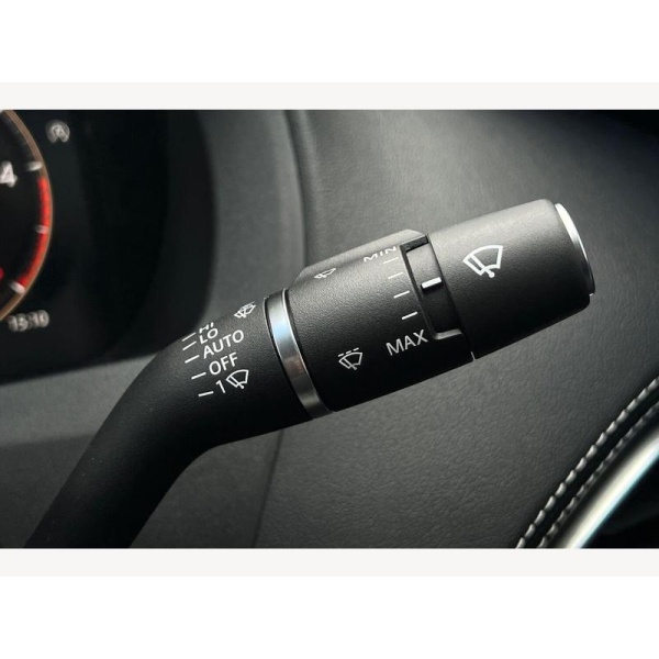Jaguar XE - 2.0 D200 MHEV R-Dynamic SE Black Auto Euro 6 (s/s) 4dr