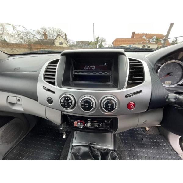 Mitsubishi L200 - 2.5 DI-D Trojan 4WD Euro 5 4dr
