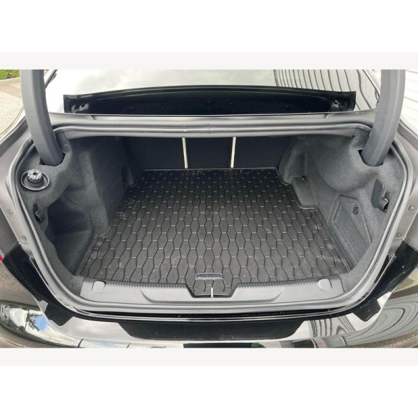 Jaguar XE - 2.0 D200 MHEV R-Dynamic SE Black Auto Euro 6 (s/s) 4dr