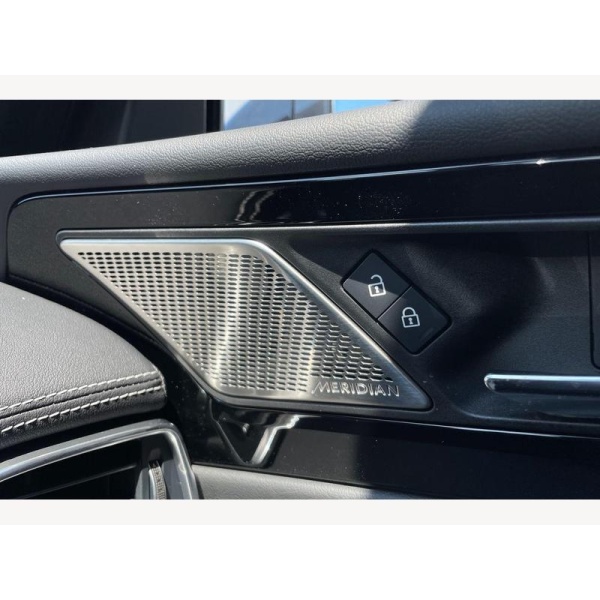 Jaguar XE - 2.0 D200 R-Dynamic SE Black 4dr Auto