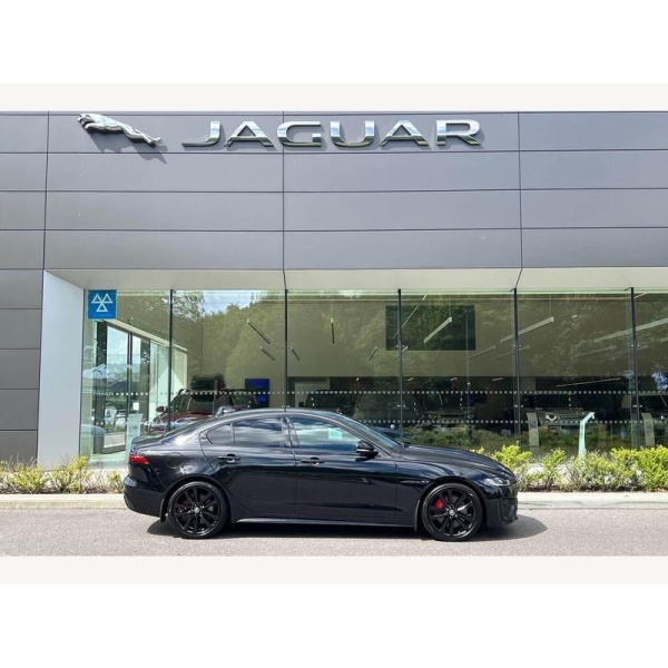 Jaguar XE - 2.0 D200 MHEV R-Dynamic SE Black Auto Euro 6 (s/s) 4dr