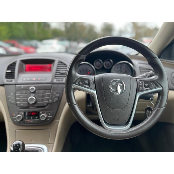 Vauxhall Insignia - 1.8i 16v Exclusiv Euro 5 4dr
