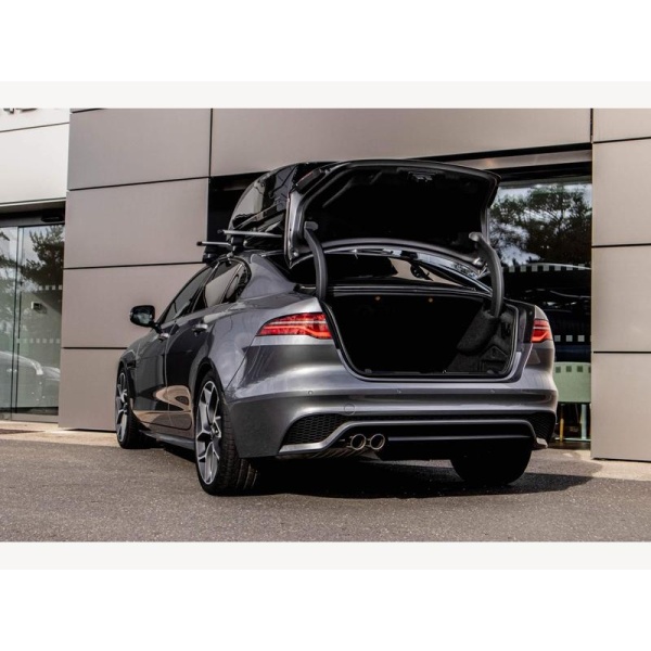 Jaguar XE - 2.0 D200 MHEV R-Dynamic SE Black Auto Euro 6 (s/s) 4dr