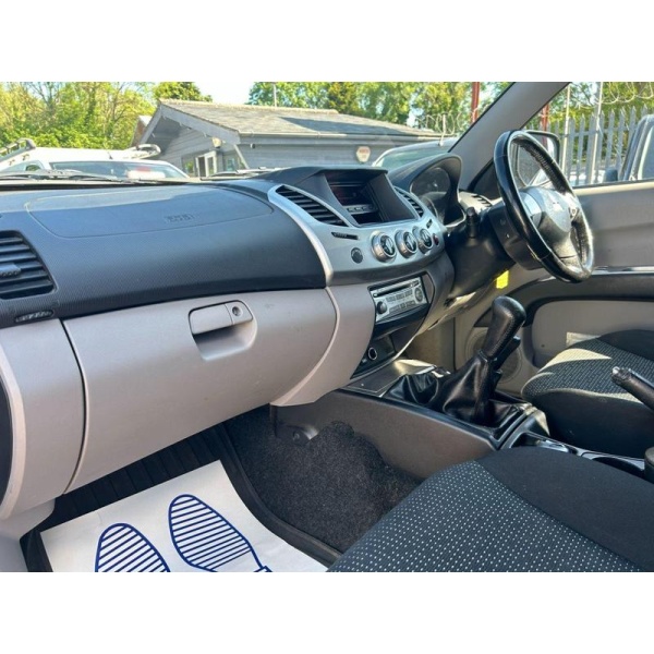 Mitsubishi L200 - 2.5 DI-D 4X4 WARRIOR LB DCB 175 BHP