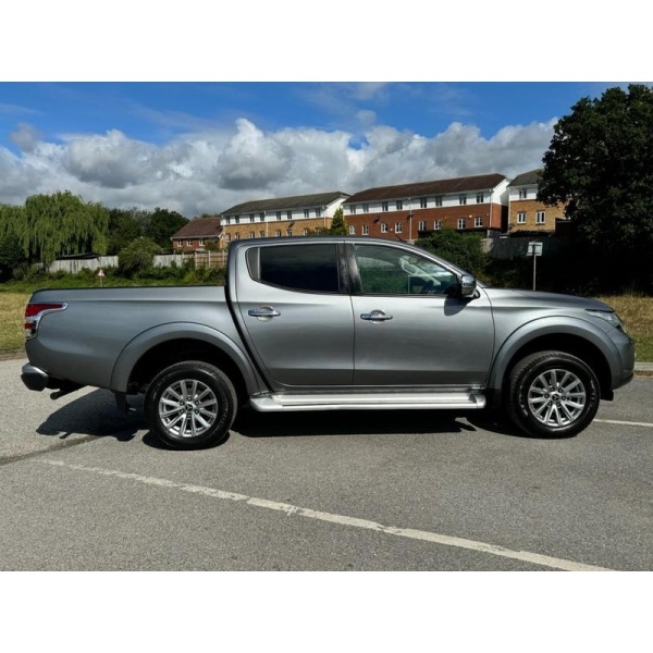 Mitsubishi L200 - 2.4 DI-D 4WD BARBARIAN DCB 178 BHP NO VAT NO VAT !!!!!!