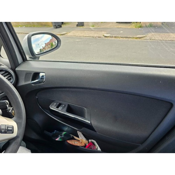 Vauxhall Corsa - 1.4i 16v Club Hatchback 5dr Petrol Automatic (166 g/km, 89 bhp)