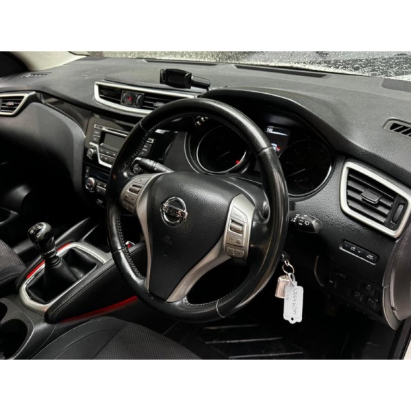 Nissan Qashqai - 1.2 DIG-T Acenta 2WD Euro 5 (s/s) 5dr