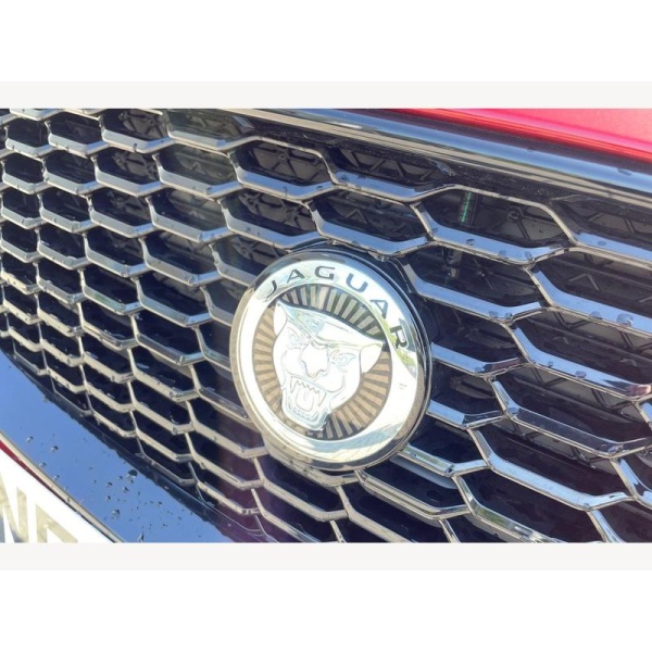 Jaguar XE - 2.0 D200 R-Dynamic SE Black 4dr Auto