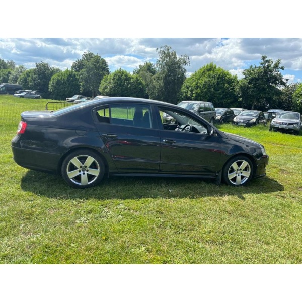 Volkswagen Passat - 2.0 TDI R-Line Euro 5 4dr