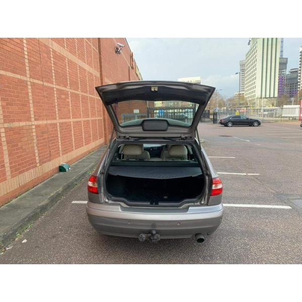 Volvo V40 - 1.9 Sport Lux 5dr